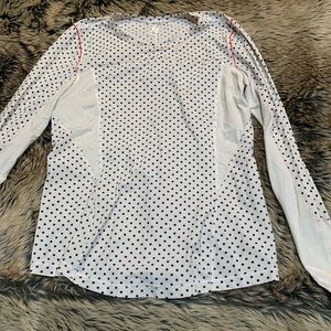 Lululemon Runbeam Long Sleeve
Mod Dot Printed Black / White
size 6